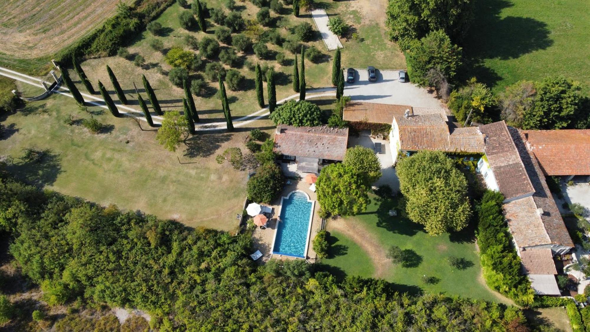 Le Mas Des Perrines Maison D'Hotes Pernes-les-Fontaines Exterior photo